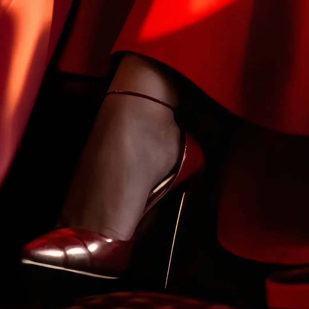 Details of "A Moment of Glamour: The Brunette in Red" by Michael Quarz